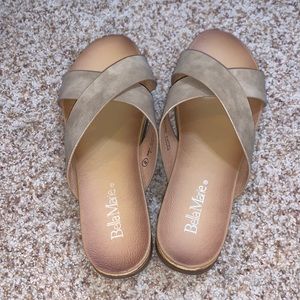 I’m selling these cute platform shoes! Size 8!